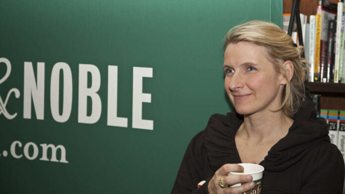 New,York,-,January,05:,Author,Elizabeth,Gilbert,Signing,Her