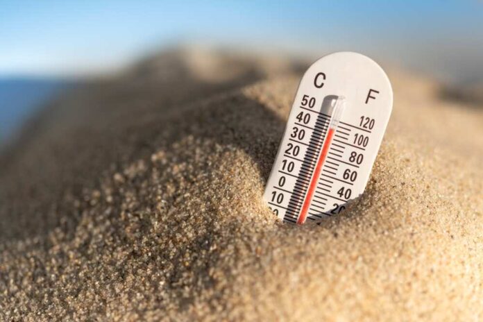 Thermometer,Displaying,Hot,Temperatures,In,Summer,Day.,Both,Ceclius,And