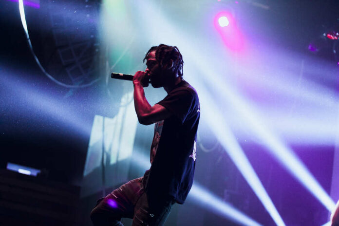 Silhouette,Of,Travis,Scott,With,Microphone,In,Hand.,Portrait,Of