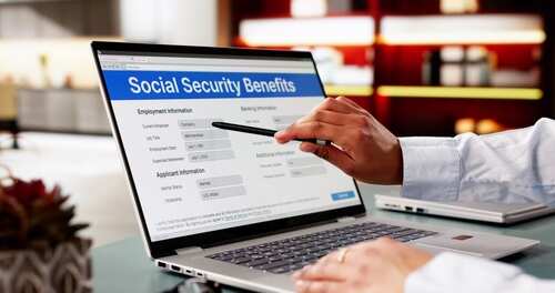 Worker,Filling,Social,Security,Benefits,And,Disability,Insurance,Compensation,Claim